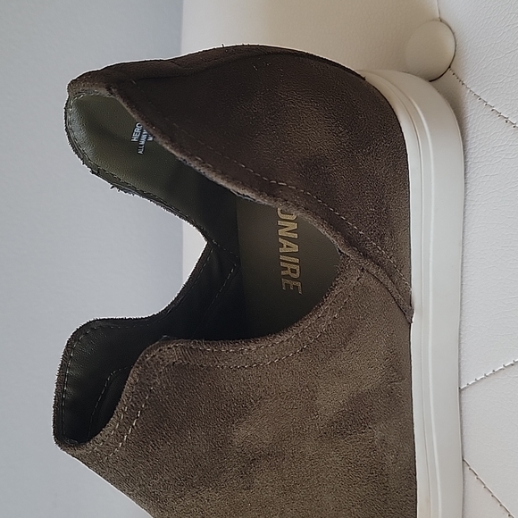 CUSHIONAIRE Women's Hero Hidden Wedge Sneaker Size 8 1/2M - Picture 14 of 15